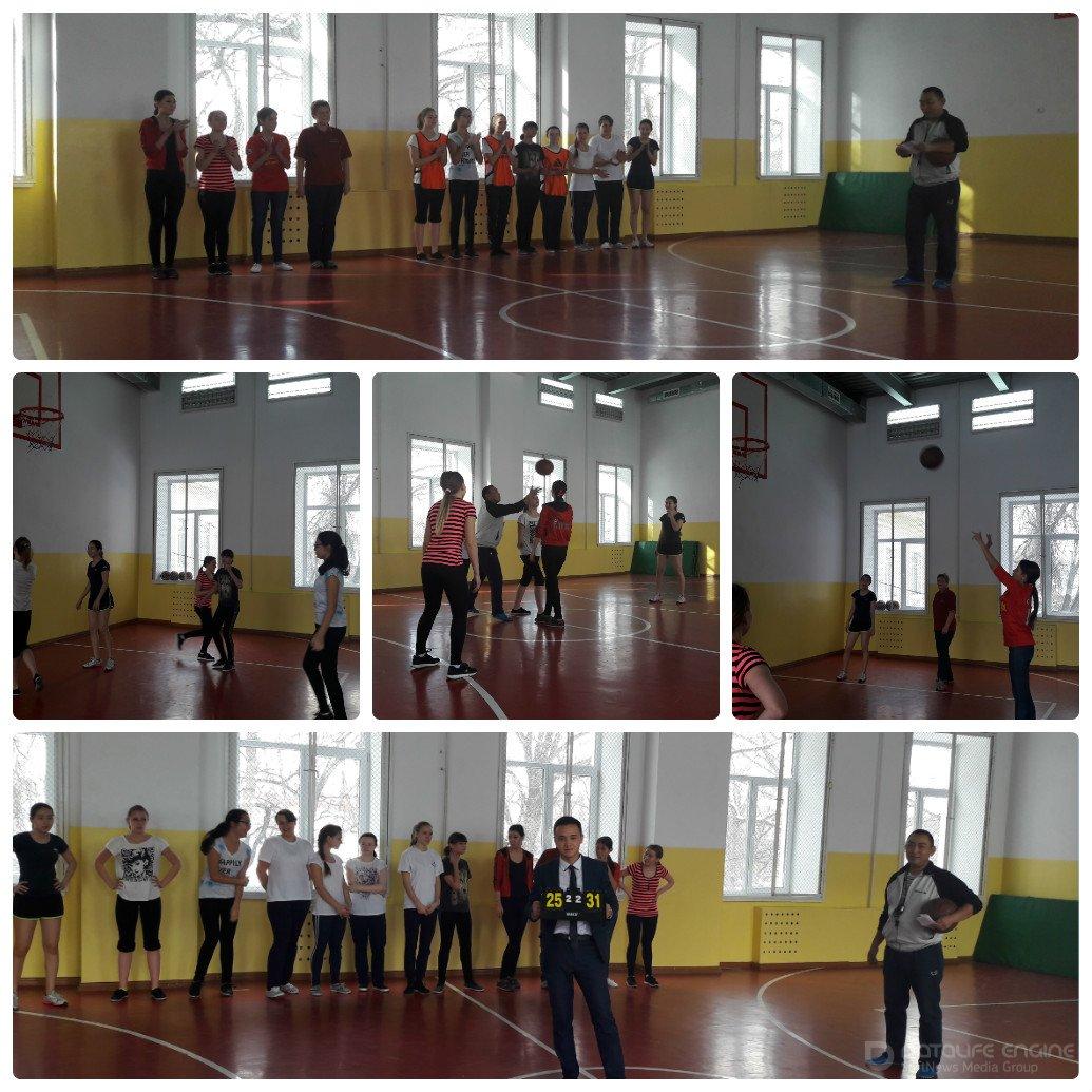соревнования по баскетболу между командами учителей и учеников на приз директора школы
