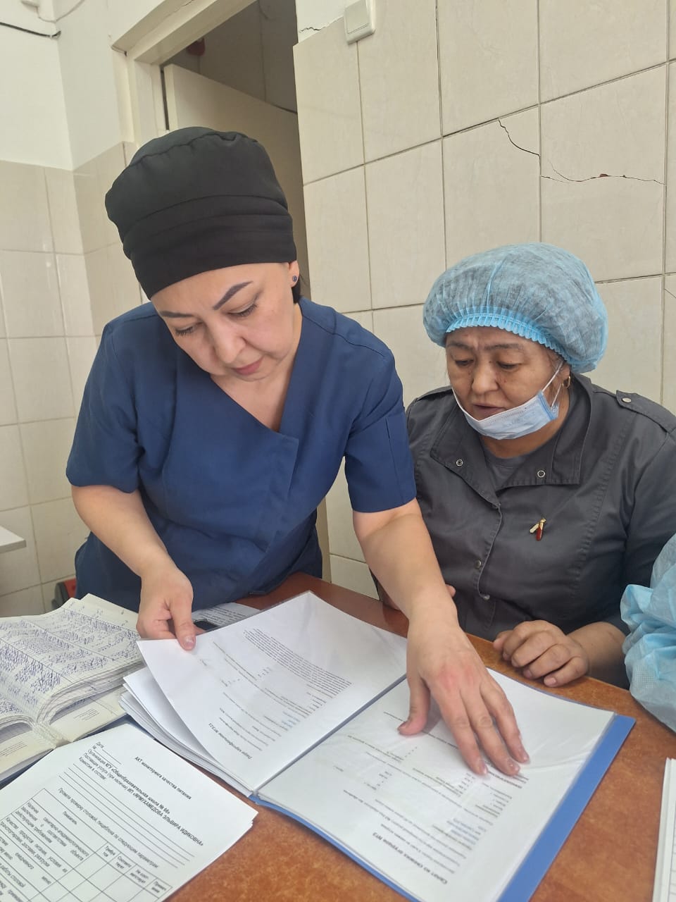 Бракераждық комиссия мүшелерінің мектеп асханасын тексеруі